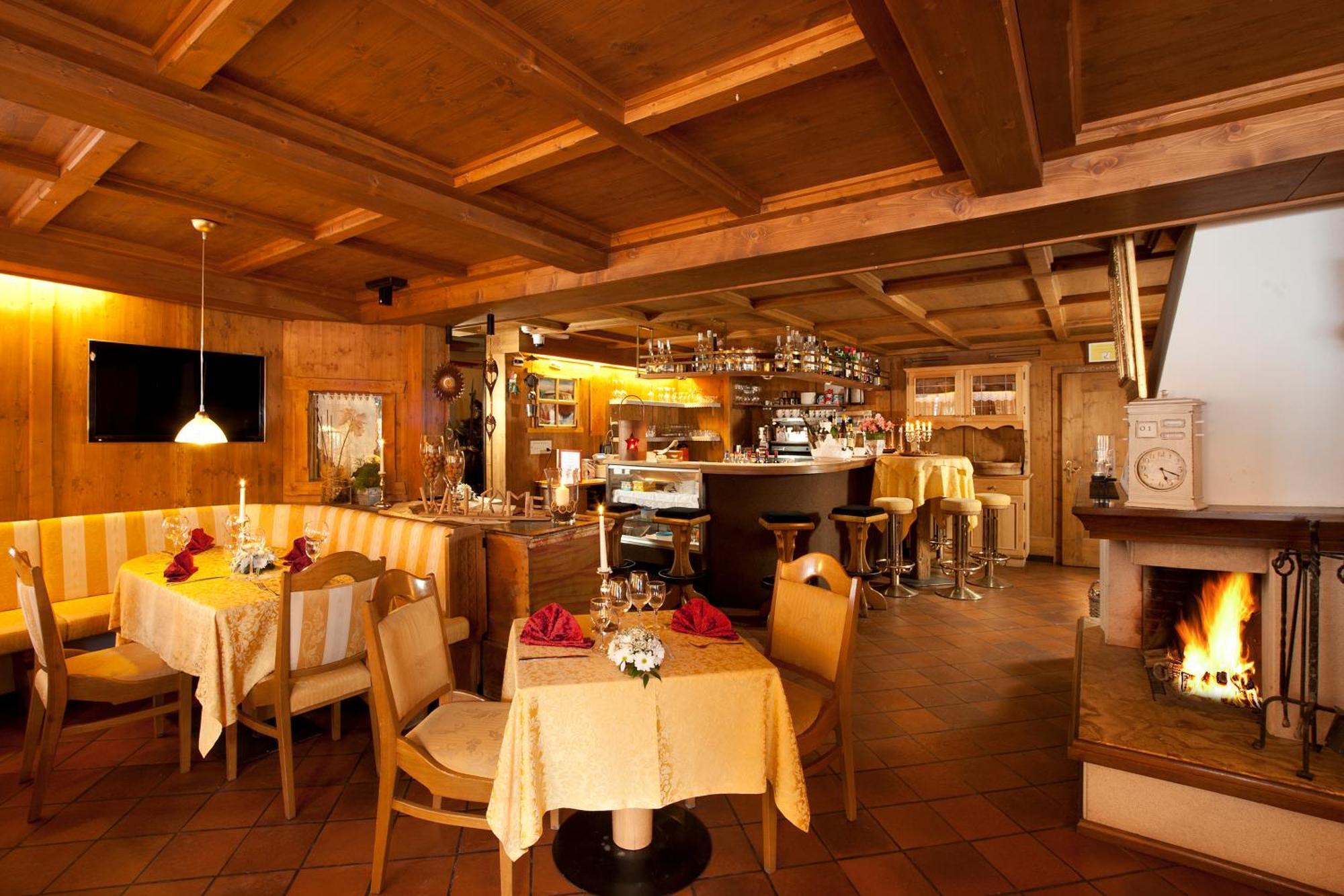Hotel Italia Corvara In Badia Esterno foto
