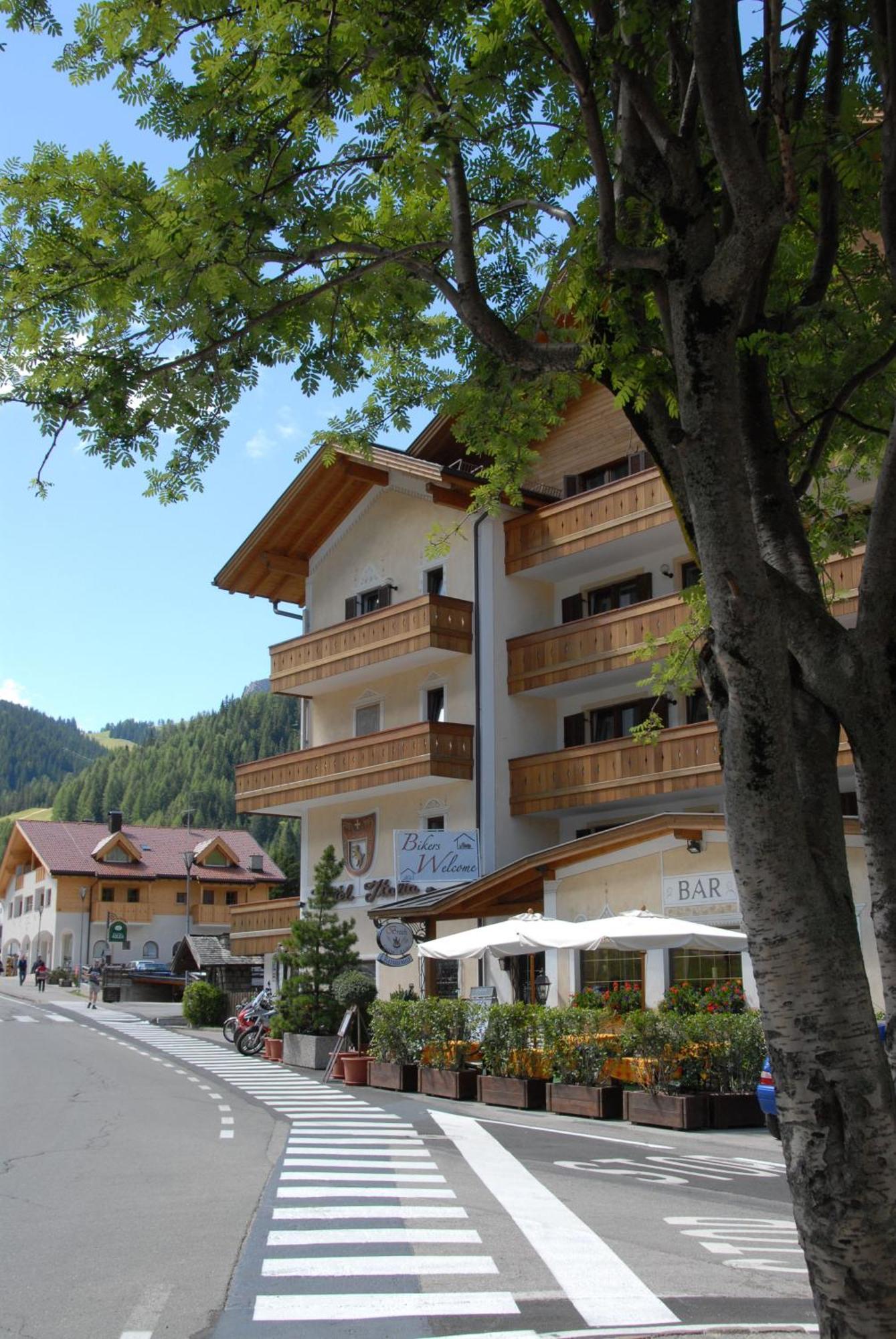 Hotel Italia Corvara In Badia Esterno foto
